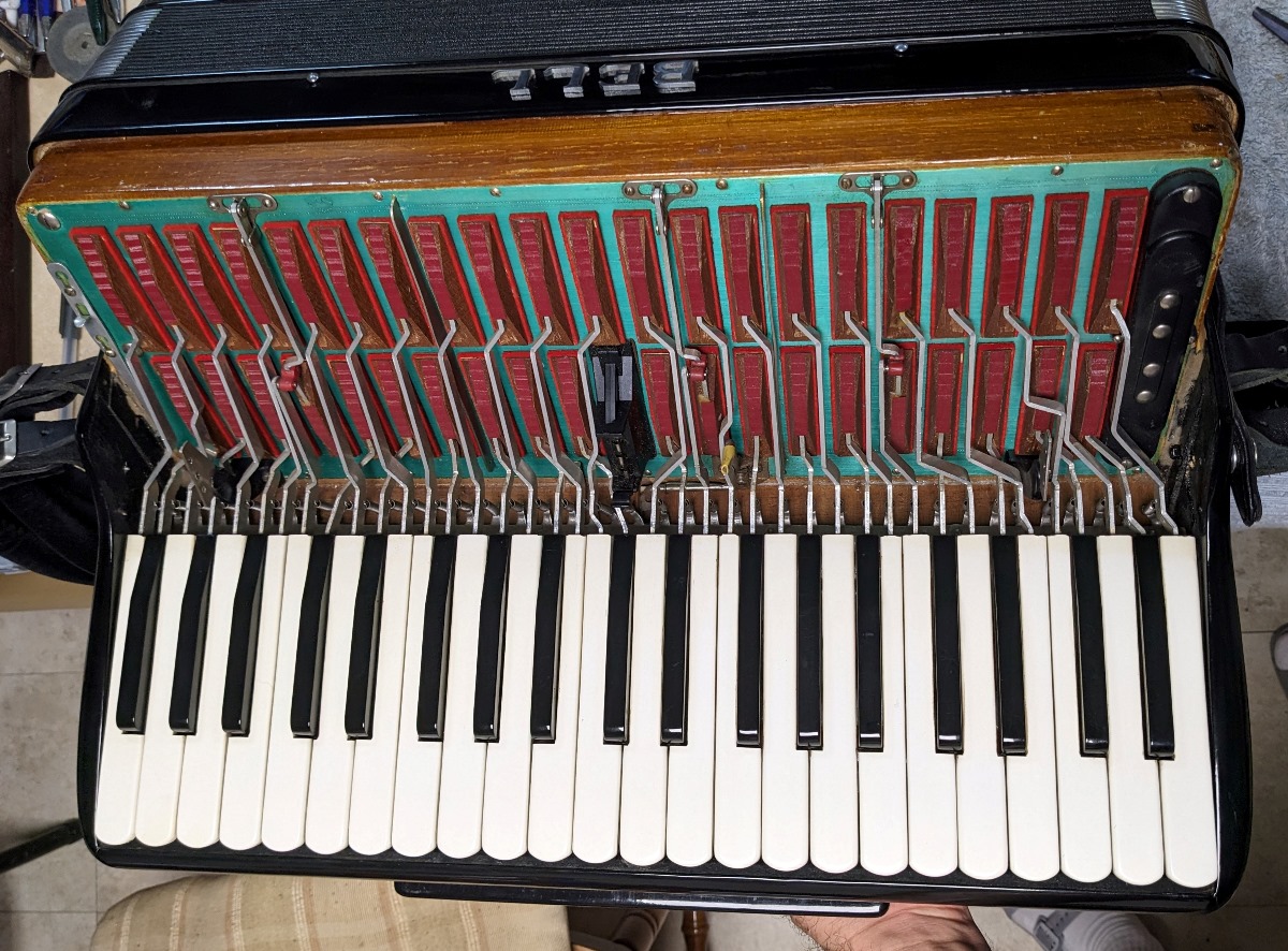 Bell 2520 Accordion
