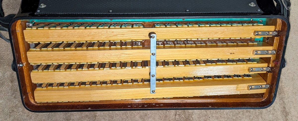 Bell 2520 Accordion