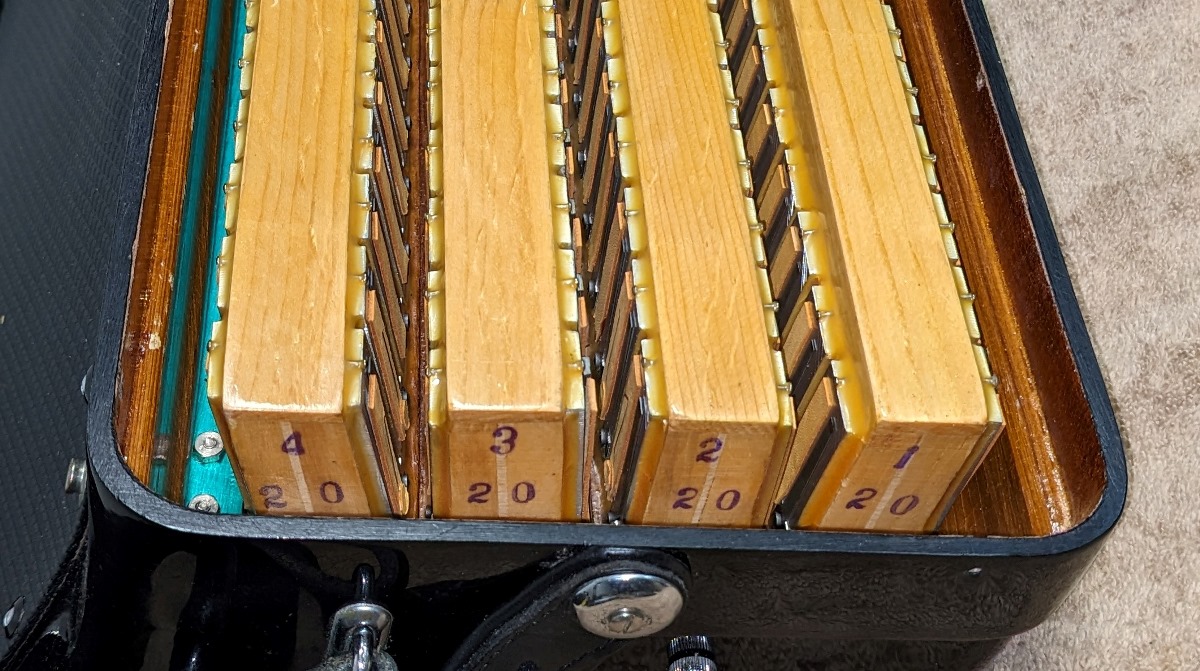 Bell 2520 Accordion