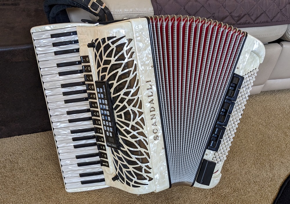 Scandalli Air IV Cassotto MIDI Accordion