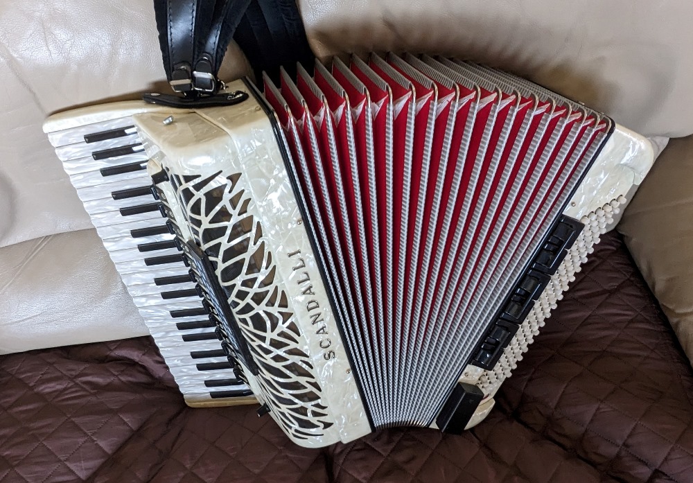 Scandalli Air IV Cassotto MIDI Accordion