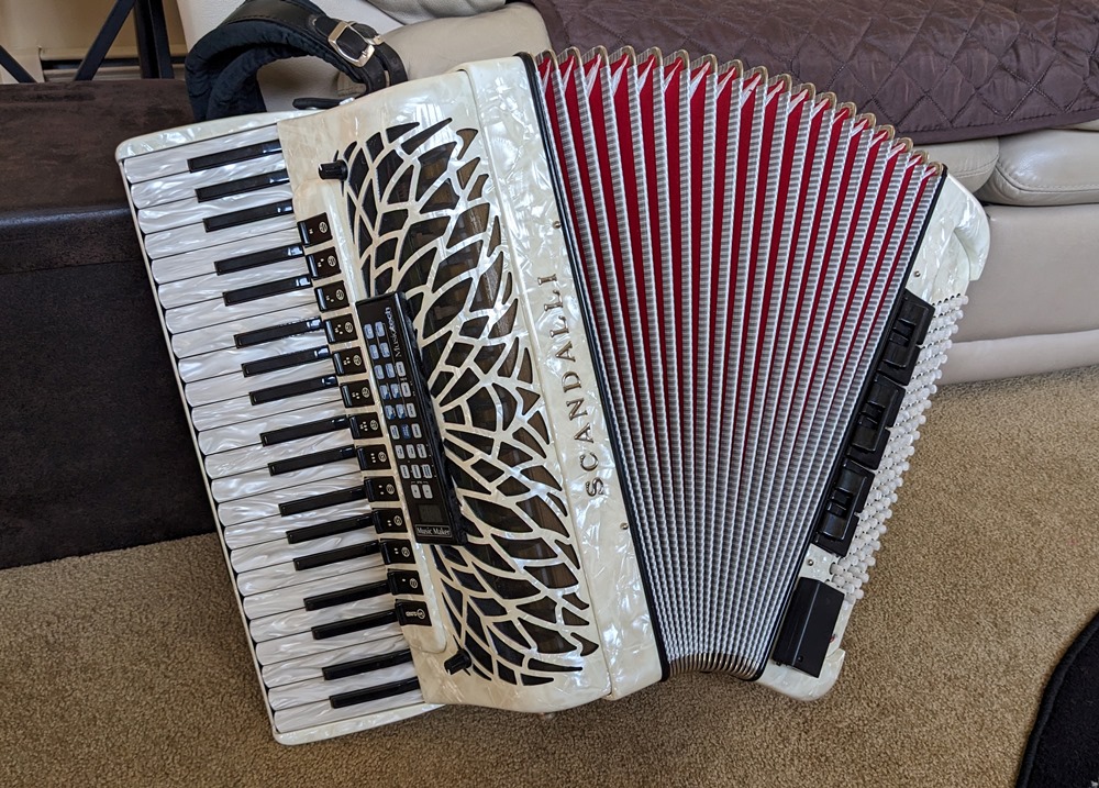 Scandalli Air IV Cassotto MIDI Accordion