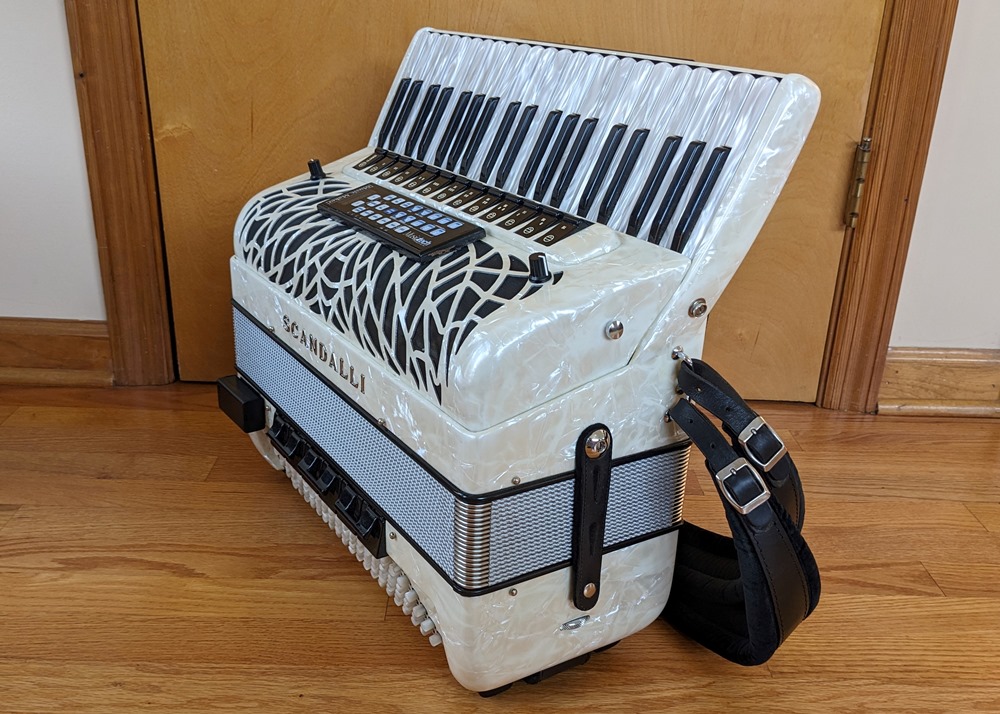 Scandalli Air IV Cassotto MIDI Accordion