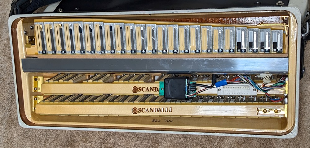Scandalli Air IV Cassotto MIDI Accordion