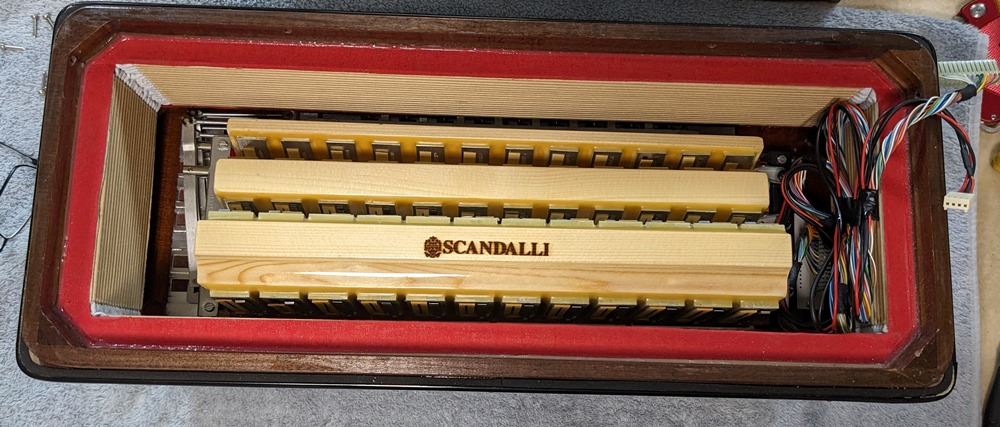 Scandalli Air IV Cassotto MIDI Accordion