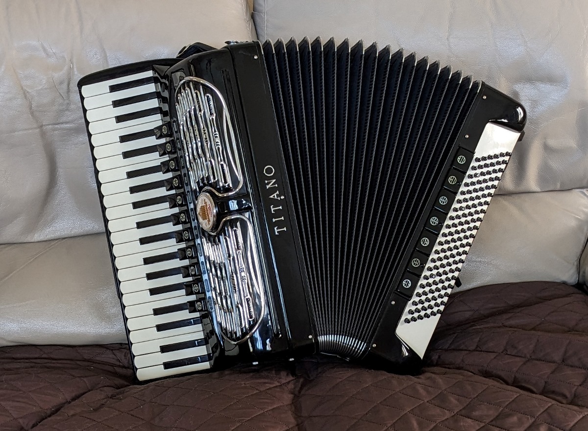 Titano Royal Accordion SN83