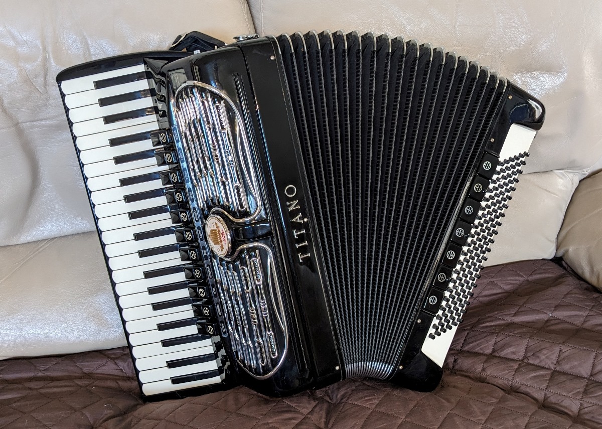 Titano Royal Accordion SN83