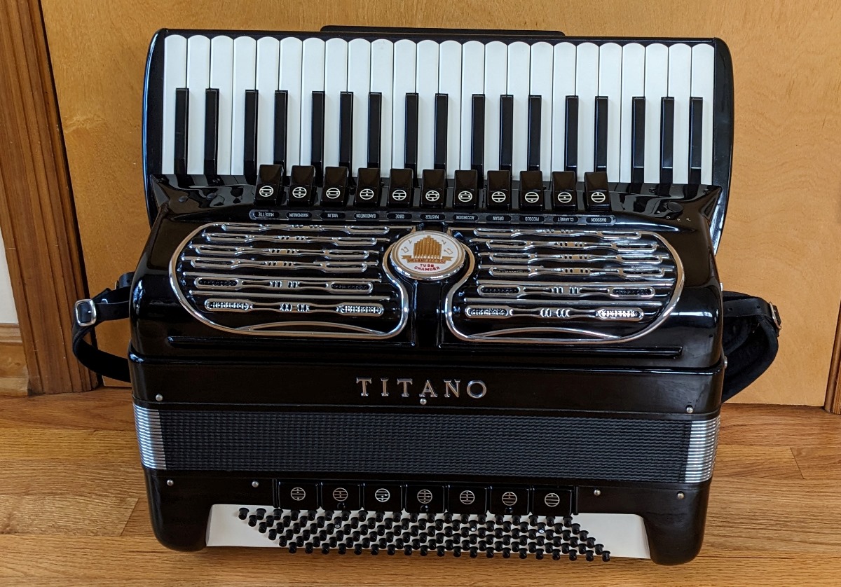 Titano Royal Accordion SN83