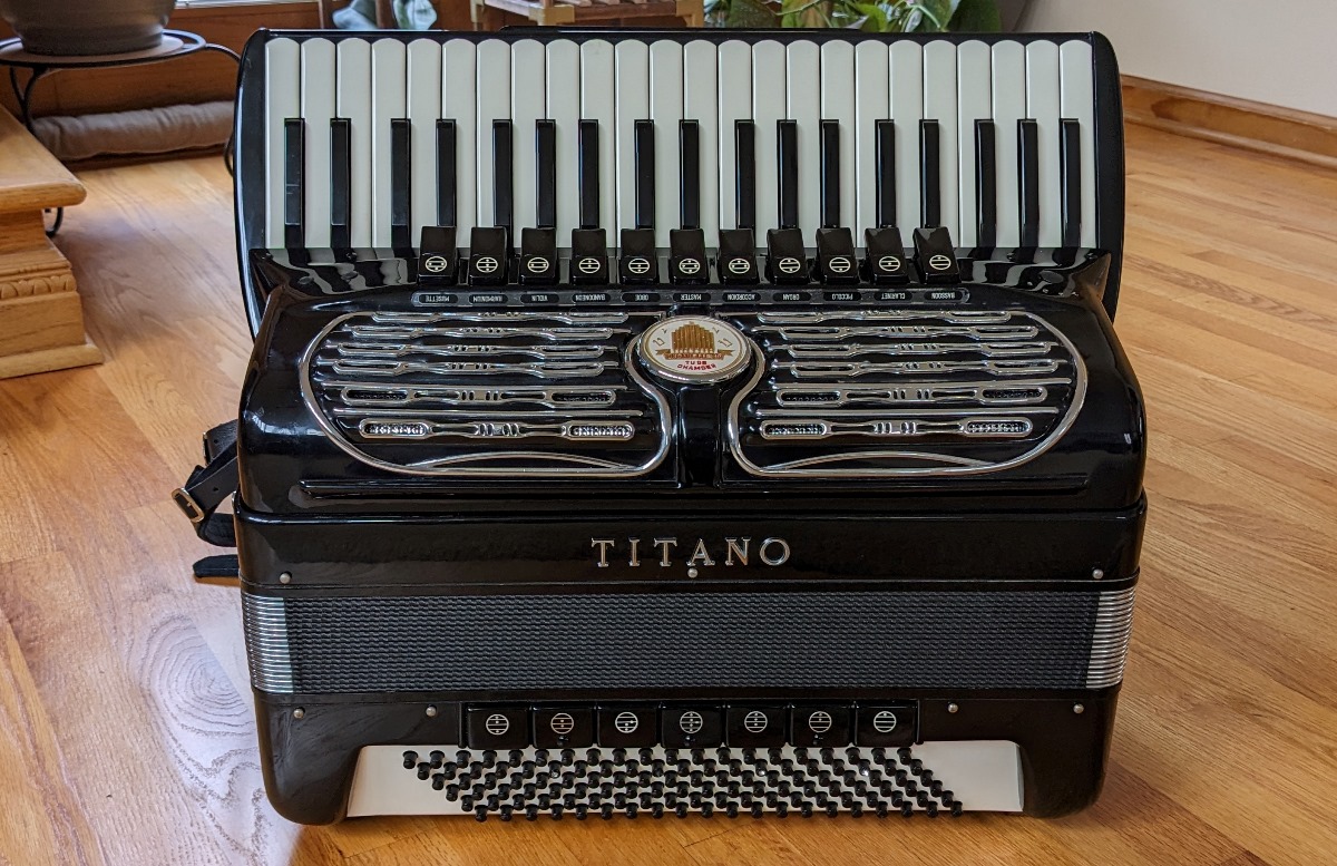Titano Royal Accordion SN83