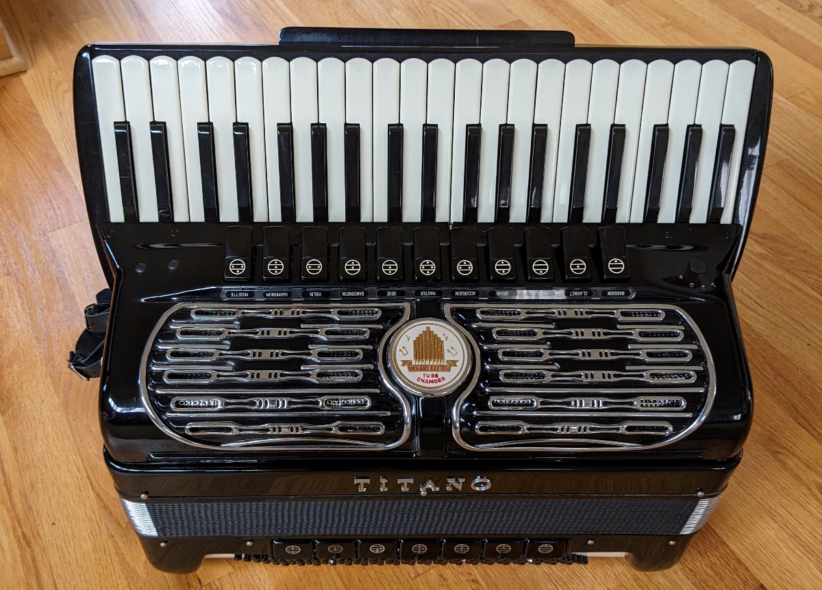 Titano Royal Accordion SN83