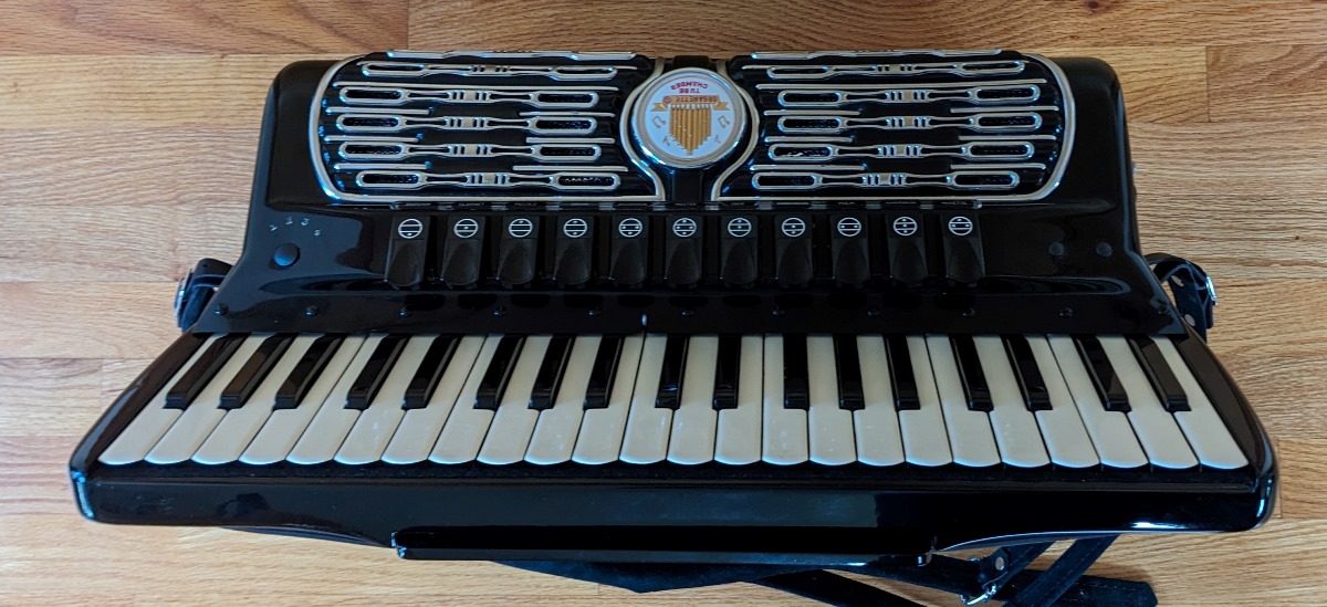 Titano Royal Accordion SN83