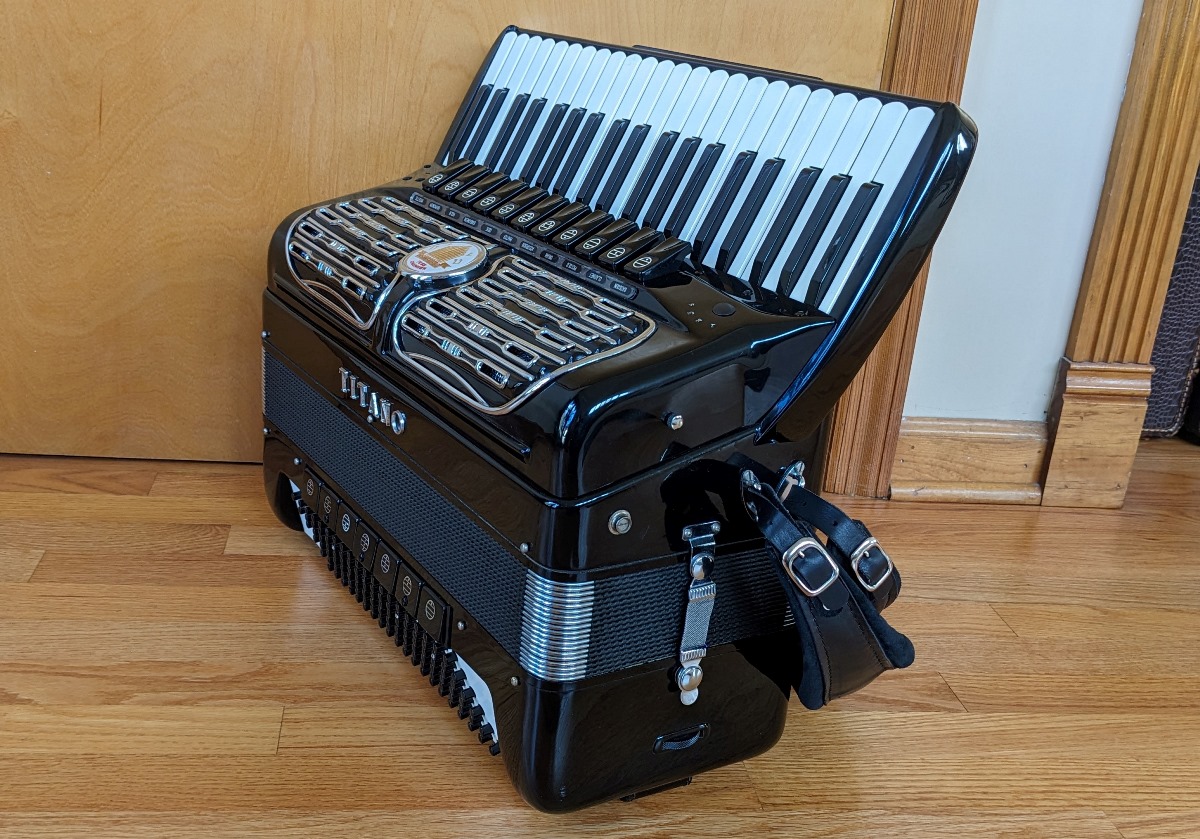 Titano Royal Accordion SN83