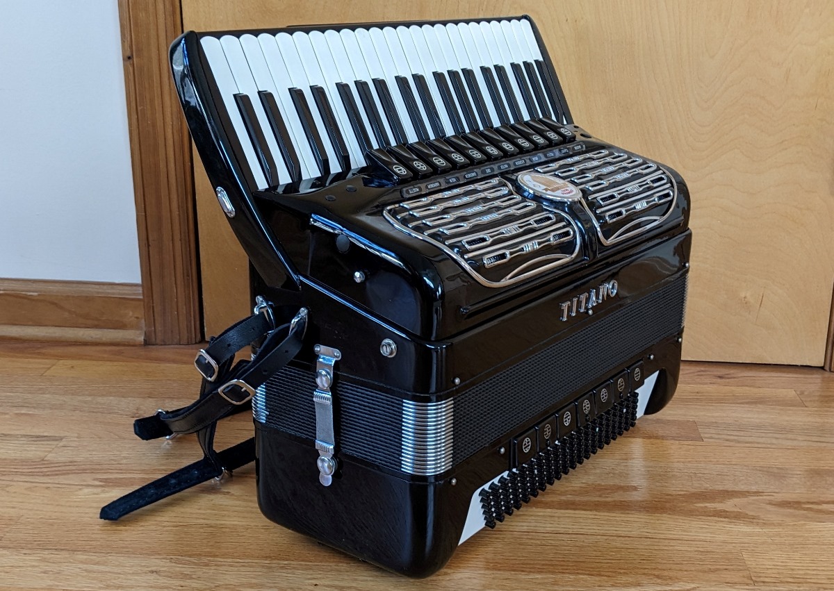 Titano Royal Accordion SN83