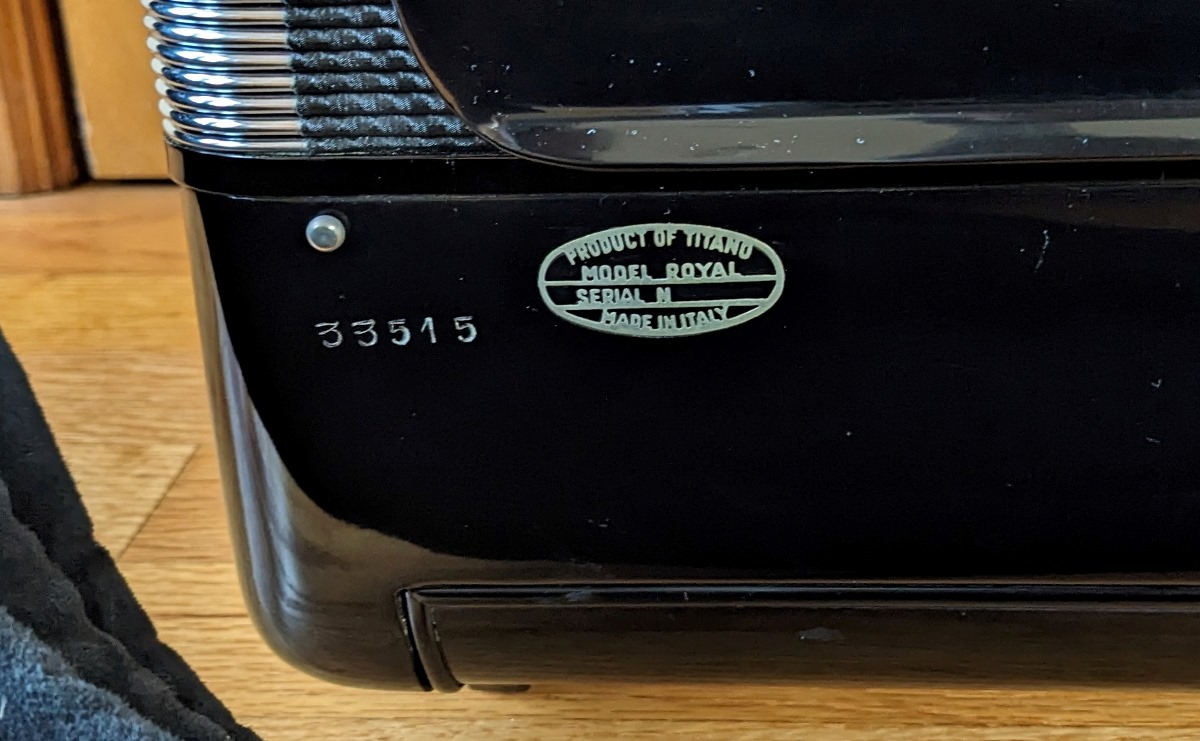 Titano Royal Accordion SN83