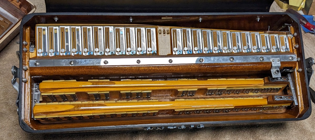 Titano Royal Accordion SN83