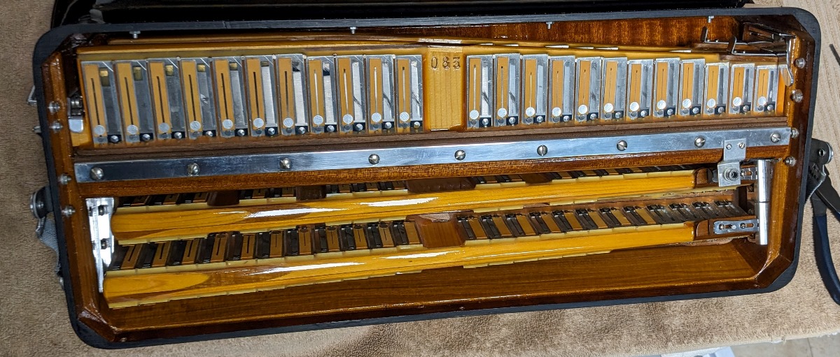 Titano Royal Accordion SN83