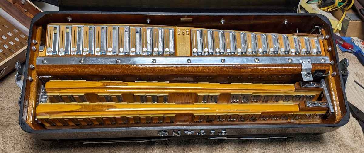 Titano Royal Accordion SN83