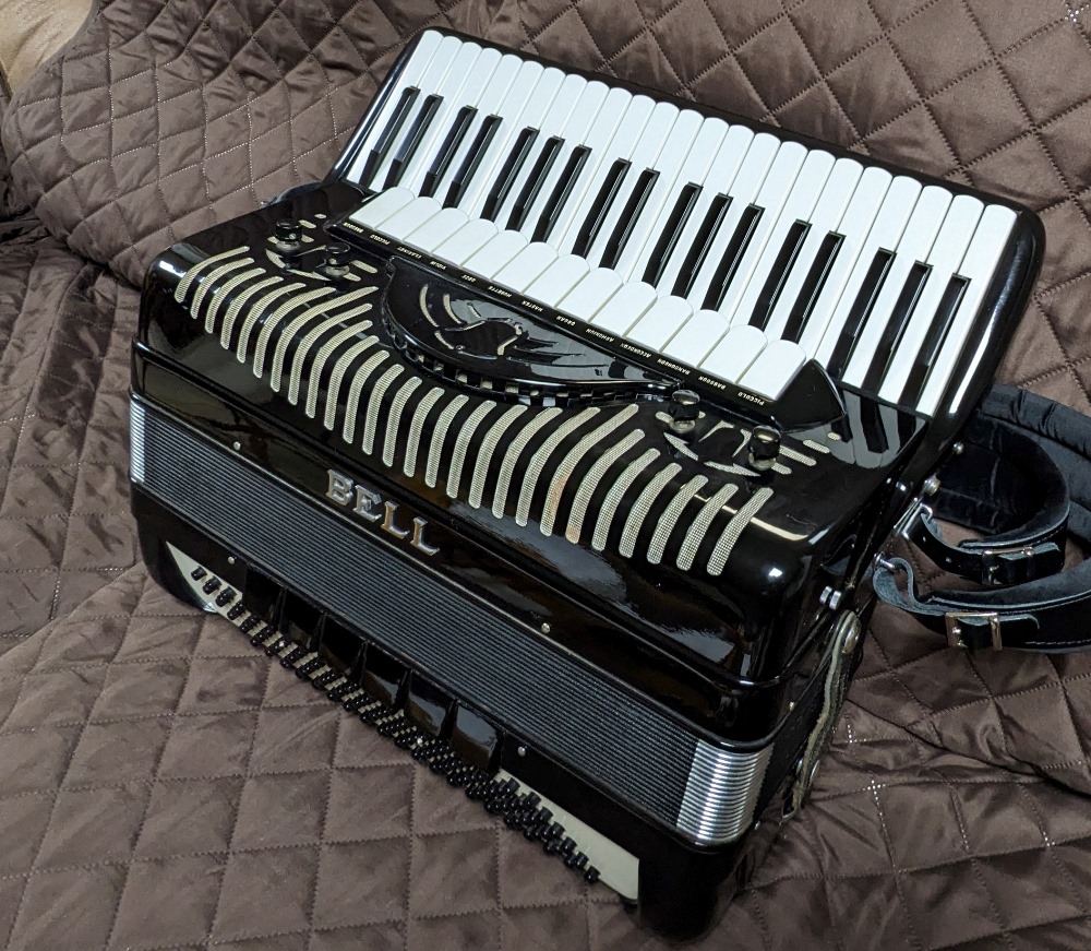 Bell 2520C Accordion
