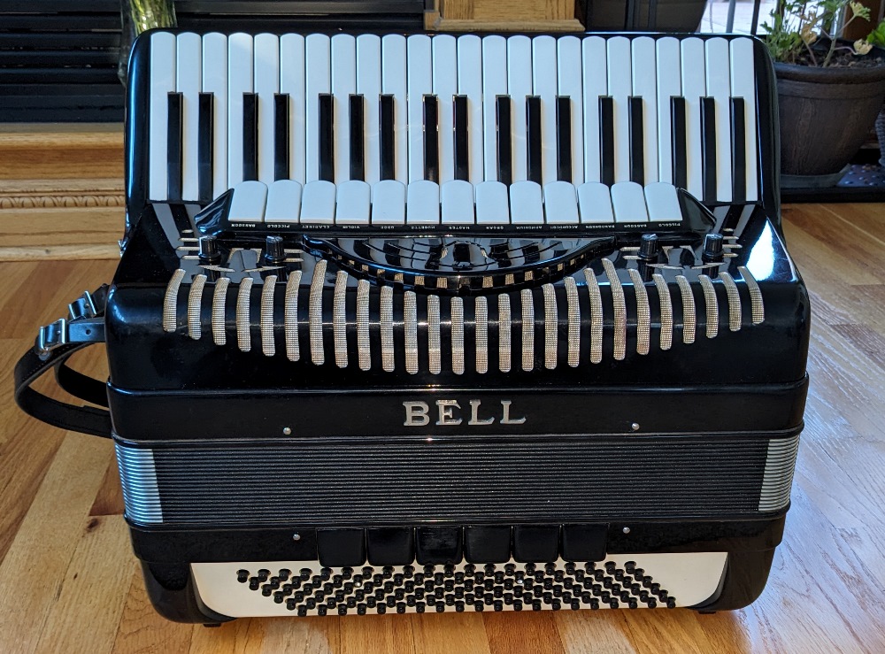 Bell 2520C Accordion