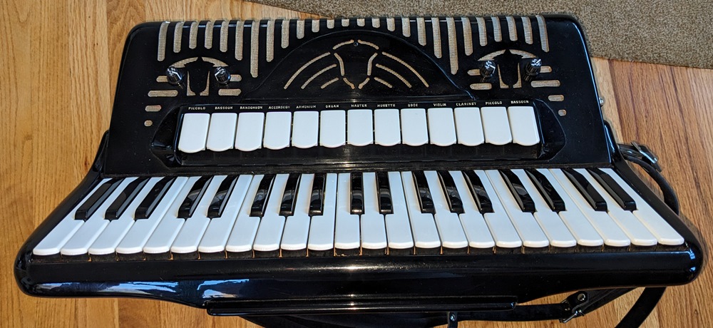 Bell 2520C Accordion
