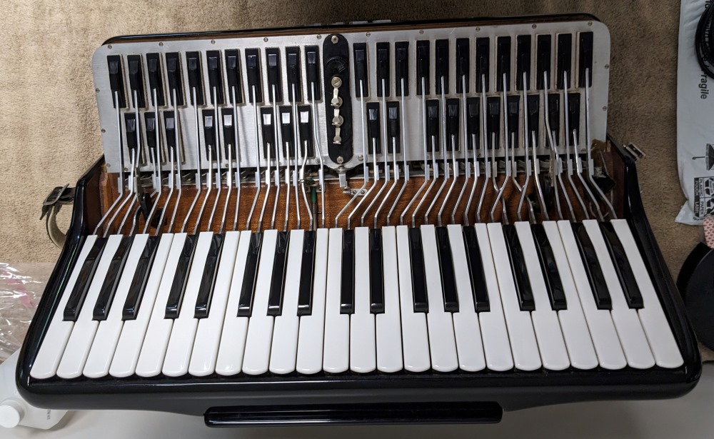 Bell 2520C Accordion