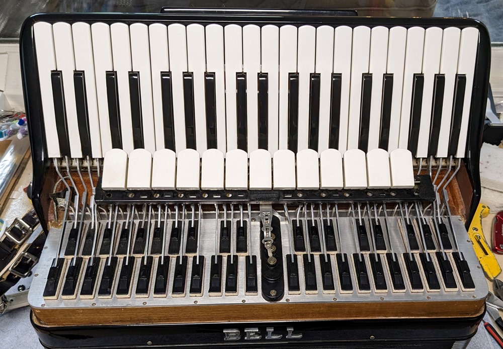 Bell 2520C Accordion