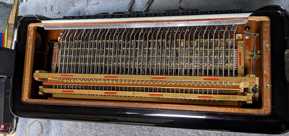 Bell 2520C Accordion