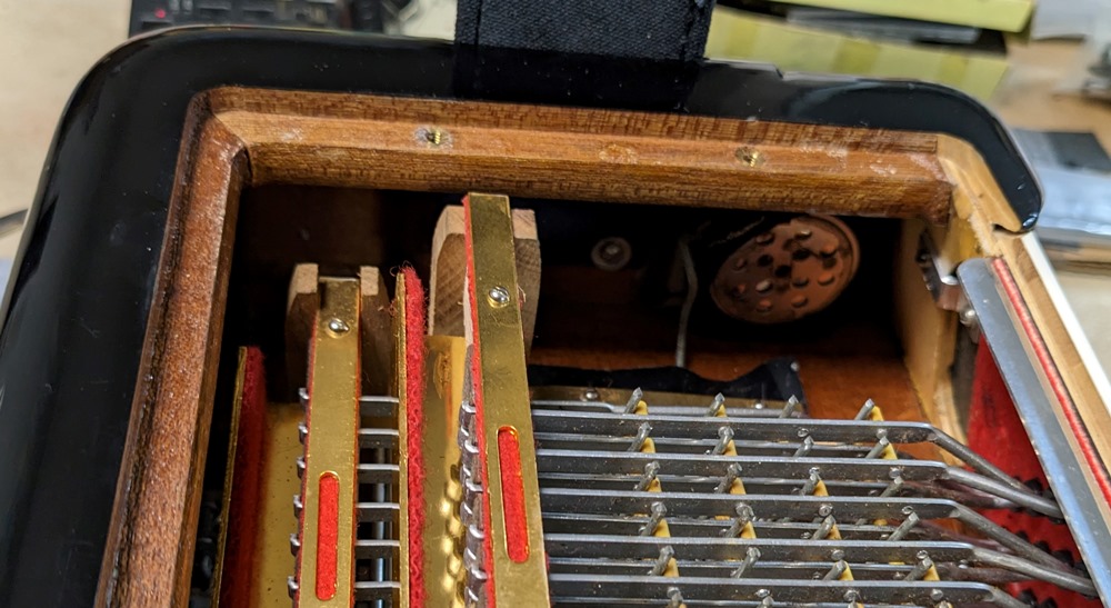 Bell 2520C Accordion