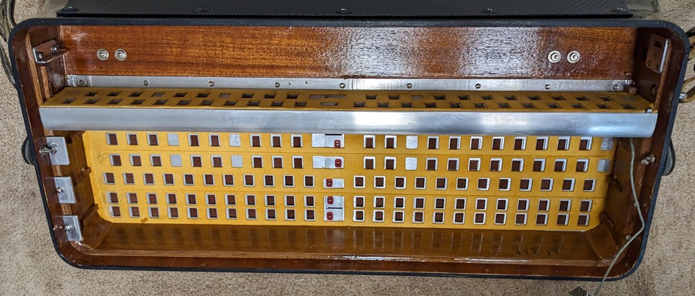 Bell 2520C Accordion