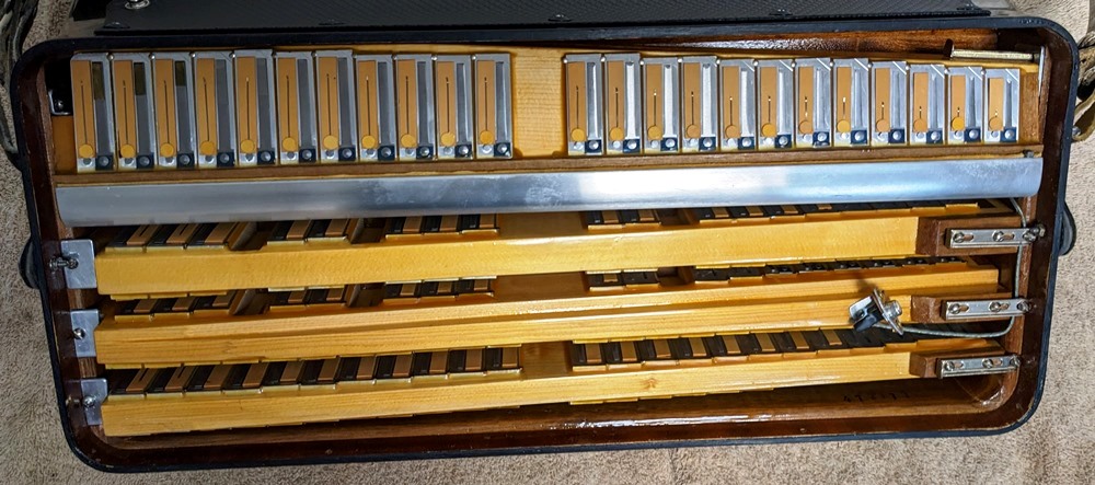 Bell 2520C Accordion