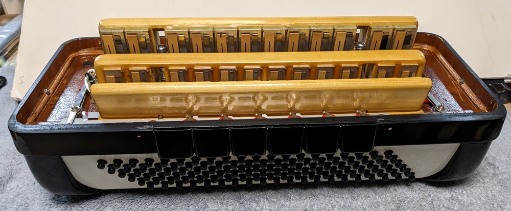 Bell 2520C Accordion