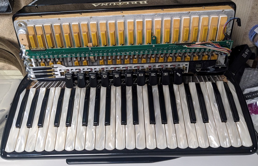 Beltuna Euro IV MIDI Accordion