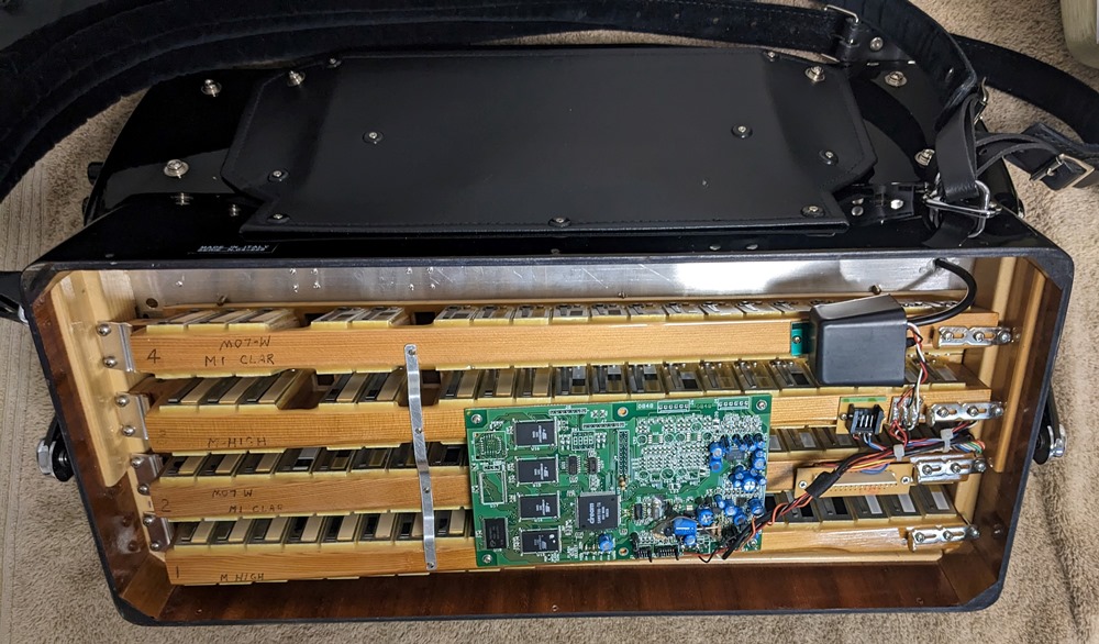 Beltuna Euro IV MIDI Accordion