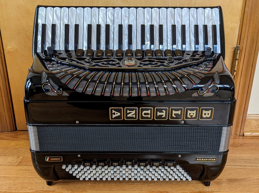 Beltuna Leader IV BalkanStar Accordion
