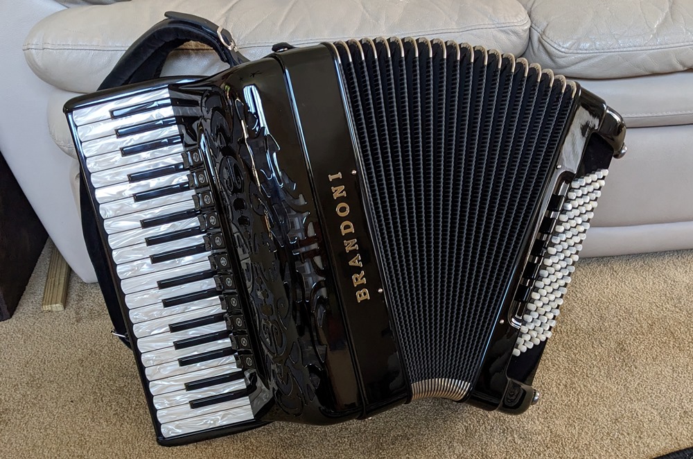 Brandoni 147L Compact Accordion