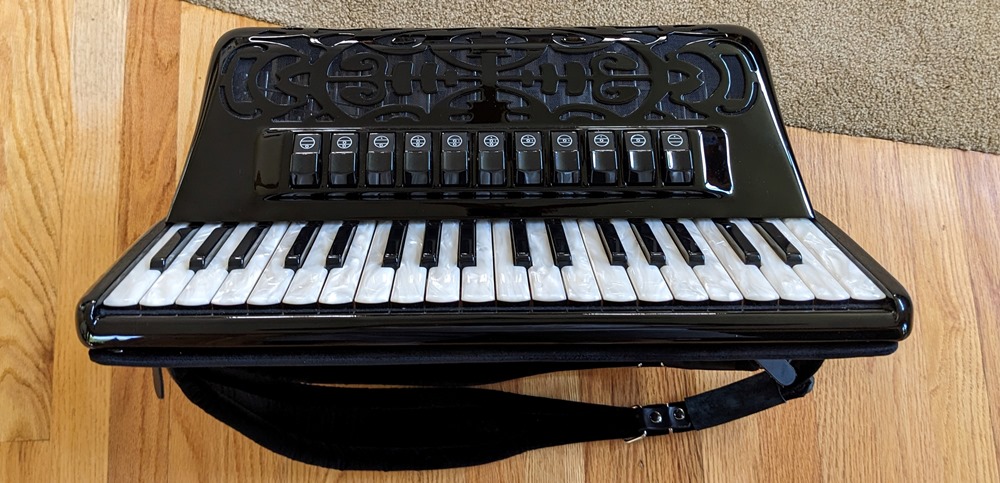 Brandoni 147L Compact Accordion