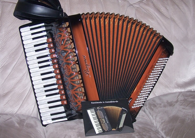bugari-silver-plus-accordion