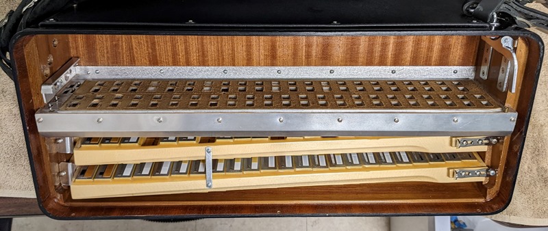 Bugari Silver Plus Accordion