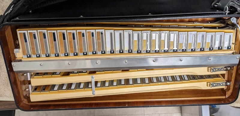 Bugari Silver Plus Accordion