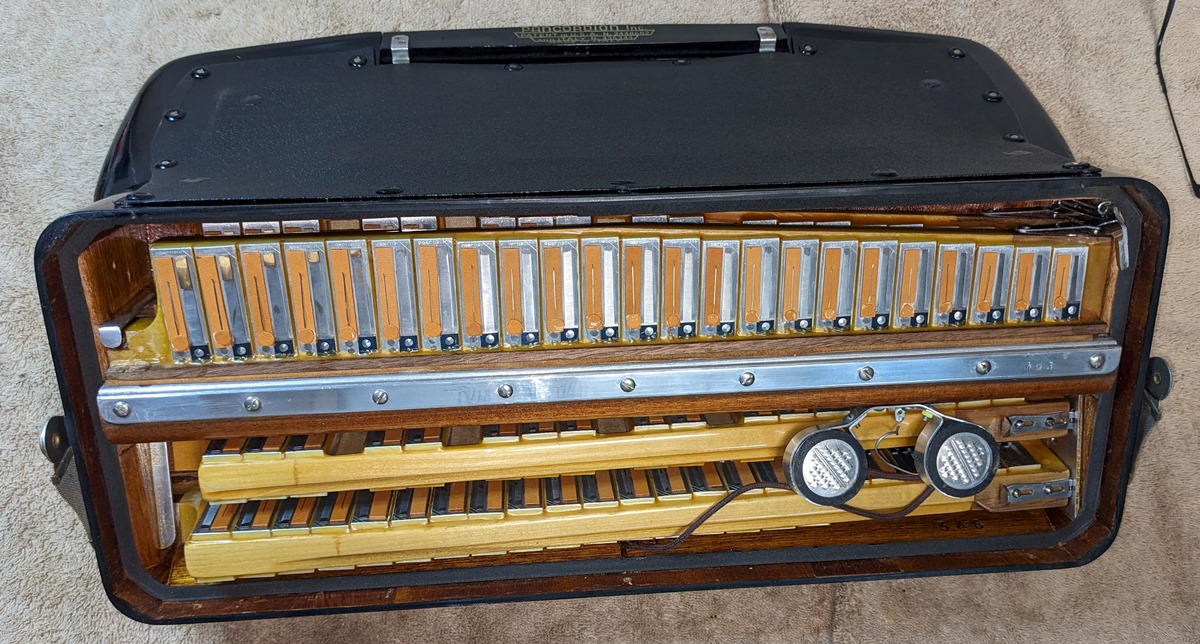 Crucianelli (Pancordion) Tone Chamber Accordion