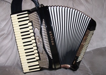 Hohner Gola Accordion with Limex Pro 4 MIDI