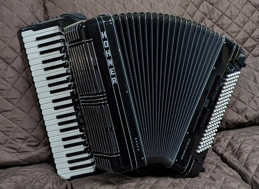 Hohner Morino IV 120C Bayan