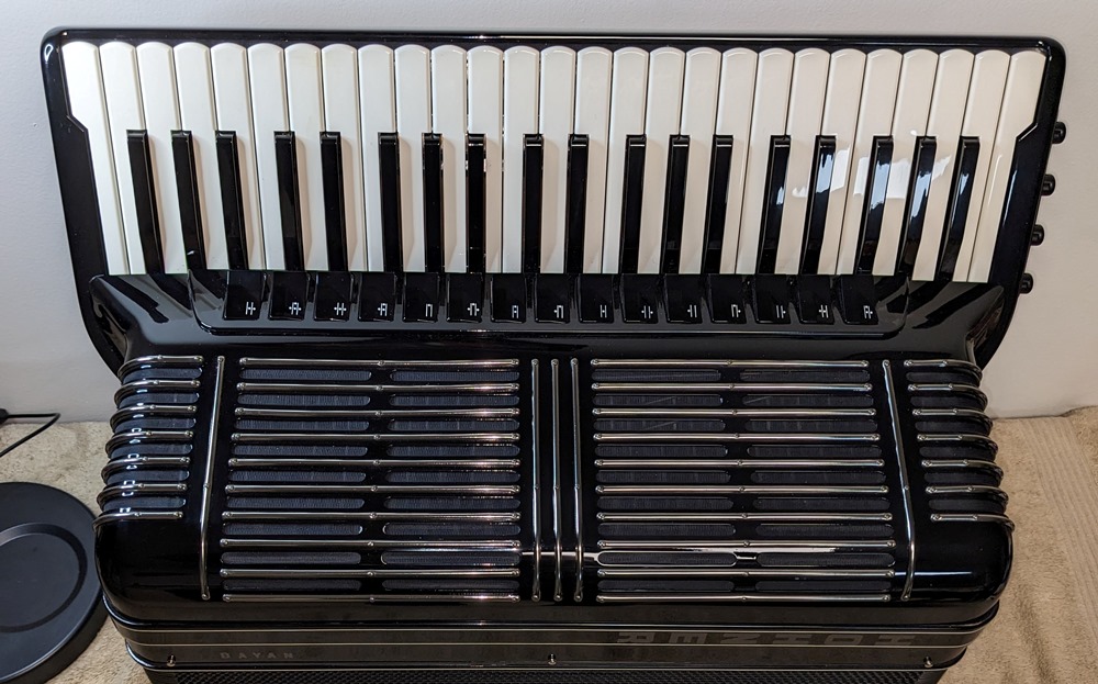 Hohner Morino IV 120C Bayan