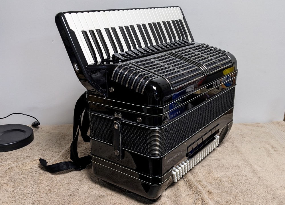Hohner Morino IV 120C Bayan