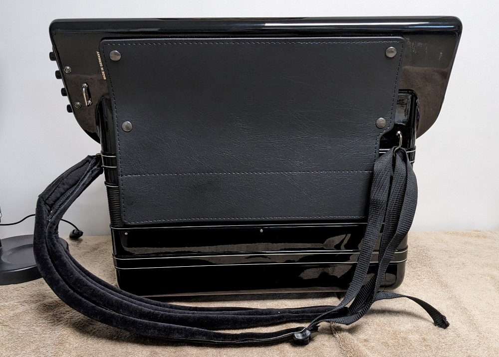 Hohner Morino IV 120C Bayan
