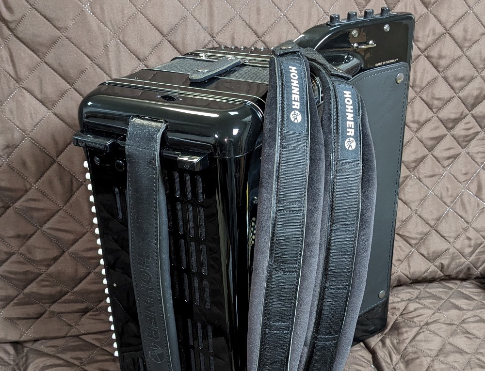 Hohner Morino IV 120C Bayan