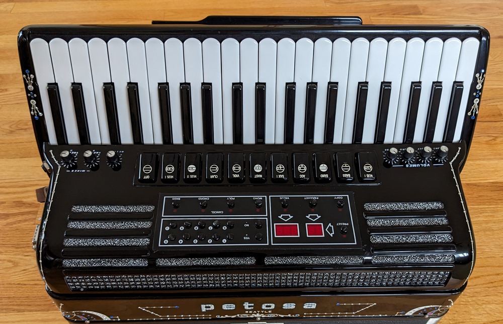 Petosa AM 1100 MIDI Accordion