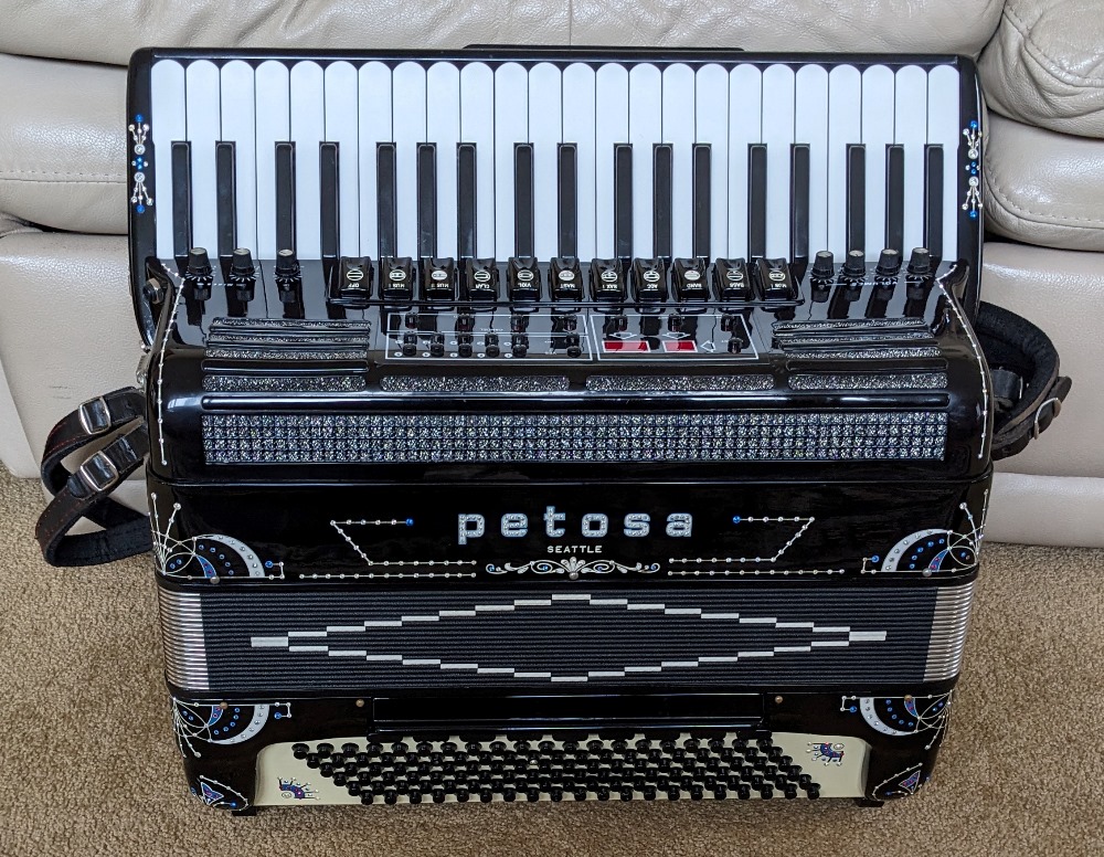 Petosa AM 1100 MIDI Accordion