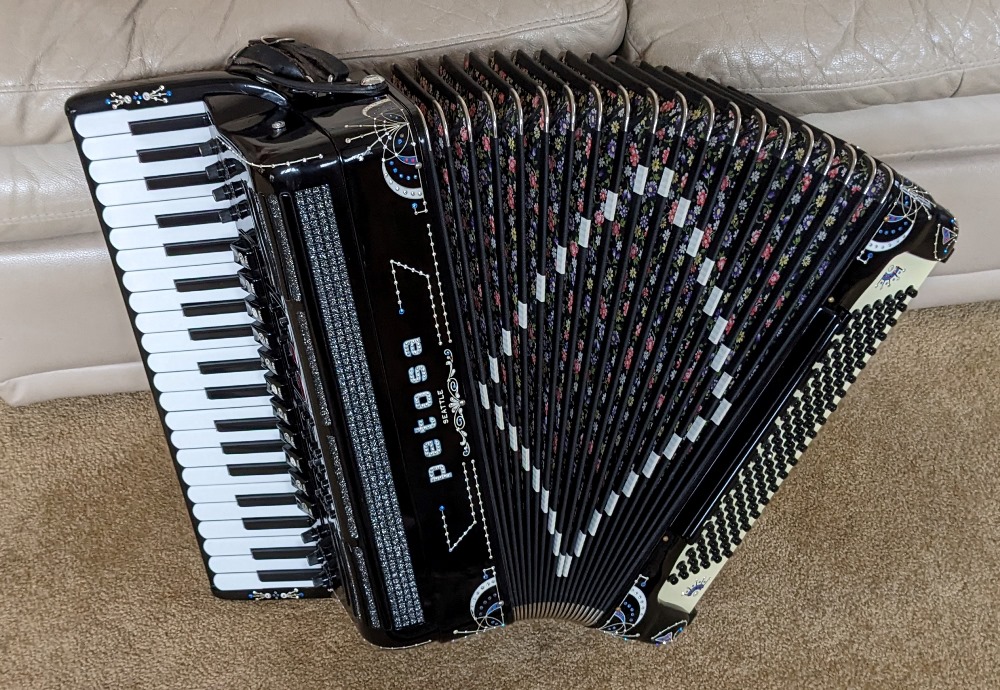 Petosa AM 1100 MIDI Accordion