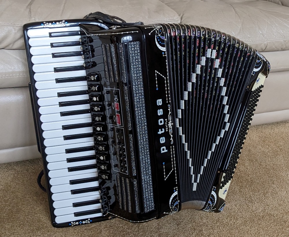 Petosa AM 1100 MIDI Accordion